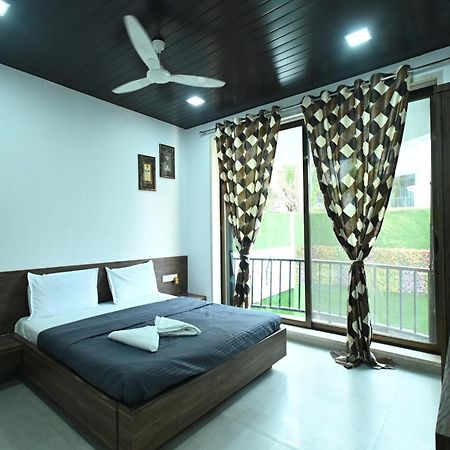 לונבלה Emerald Villa מראה חיצוני תמונה