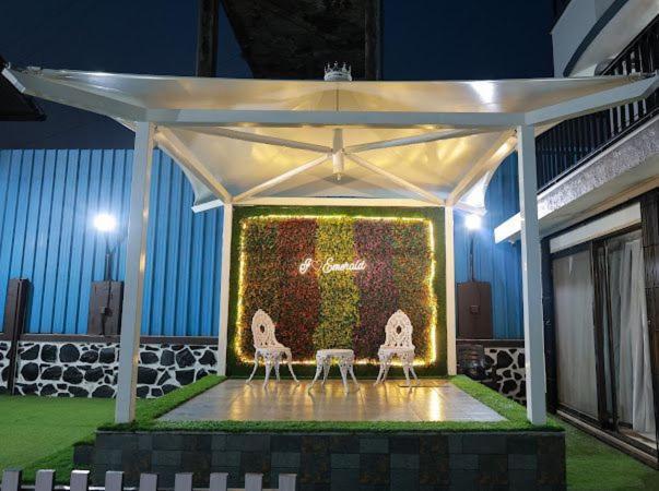 לונבלה Emerald Villa מראה חיצוני תמונה